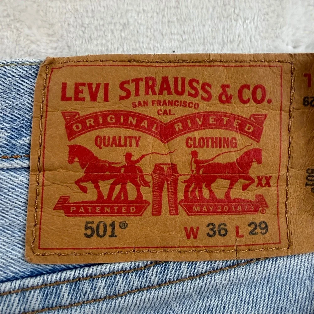 Levis 501 Original Fit Jeans Mens 34x29 Light Wash Blue‎ Denim Button Fly Pants